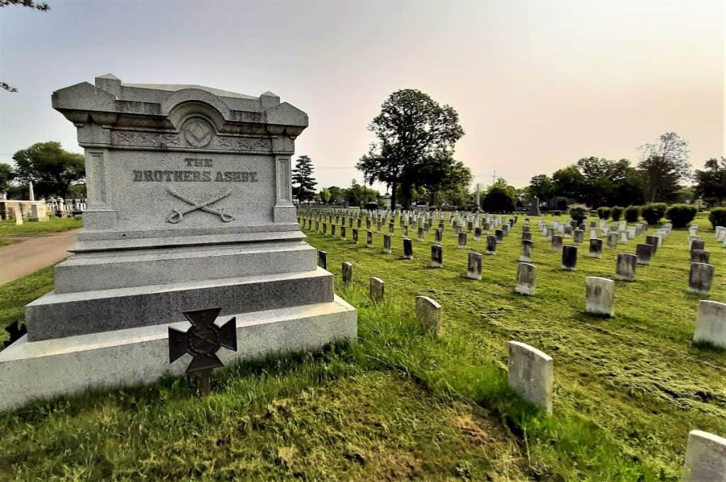 The tombstone of the Ashby Brothers, with other graves in the Stonewall Cemetery.