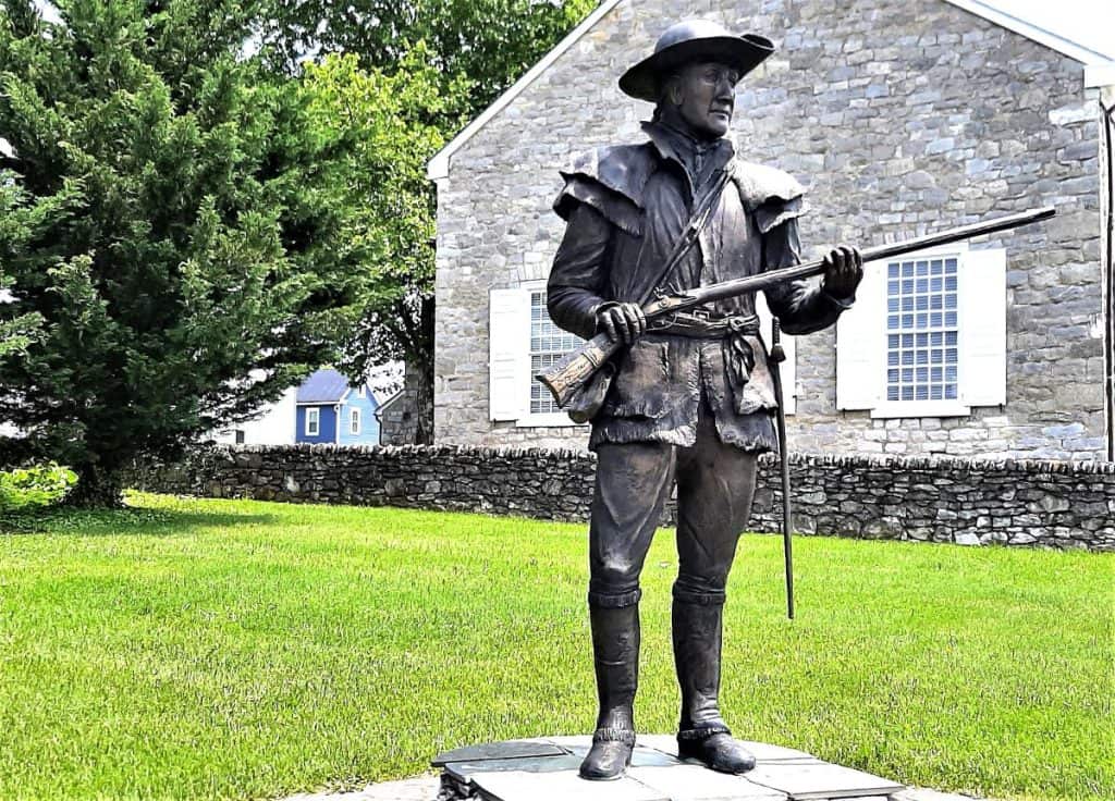 A statue of General Daniel Morgan holding a gun and dressed in frontier clothes.