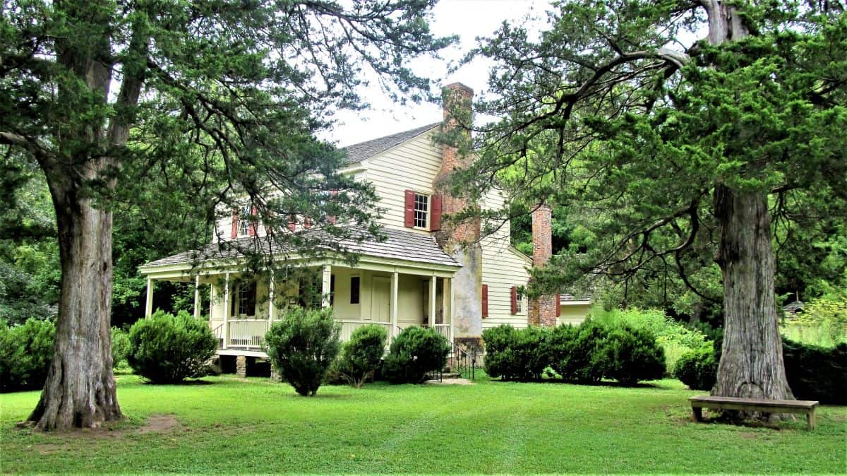 Walnut Grove Plantation house, is a yellow farmhouse with a chimney up the side. It was home to the heroine of the Revolutionary War, Kate Moore Barry.
