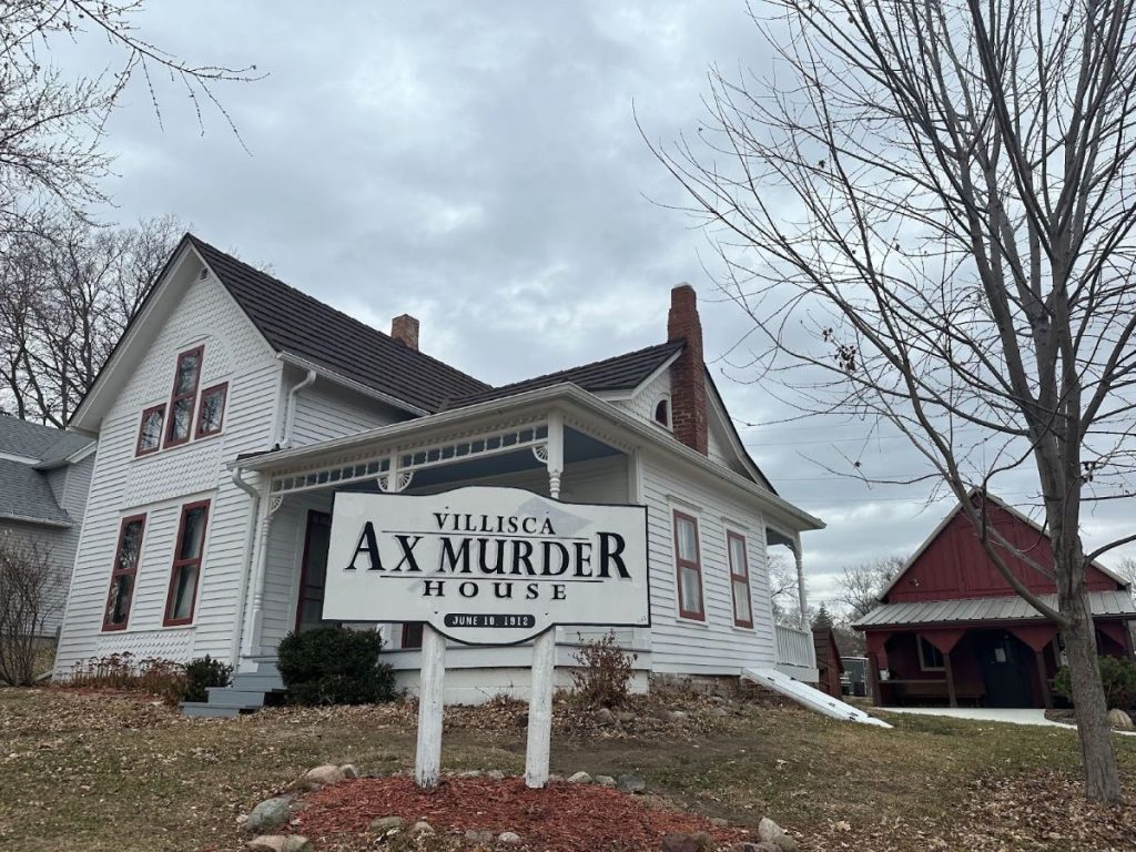This Ax-Murder house is one of the creepiest hotel in America that you can spend the night.